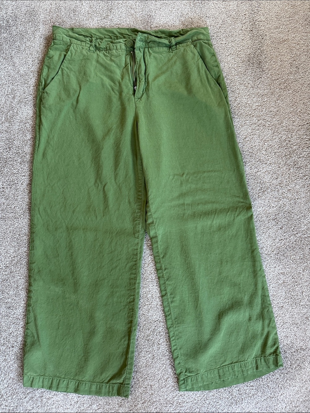 Kut from the Kloth Women's Wide-Leg Chinos in Light Olive Green